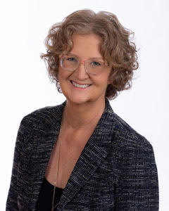 Meg Crumbine headshot.